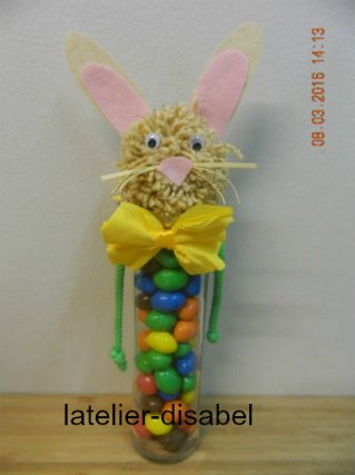 lapin pot en verre ,laine et a remplir de sucrerie